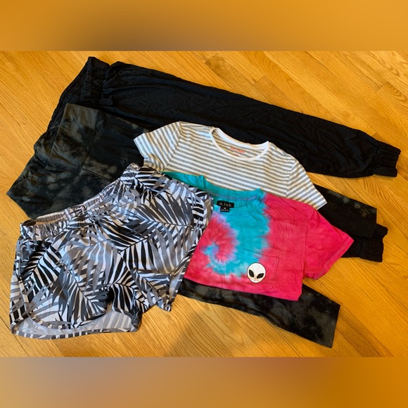 Woman’s Casual-Ware Bundle (M) - Picture 7 of 16